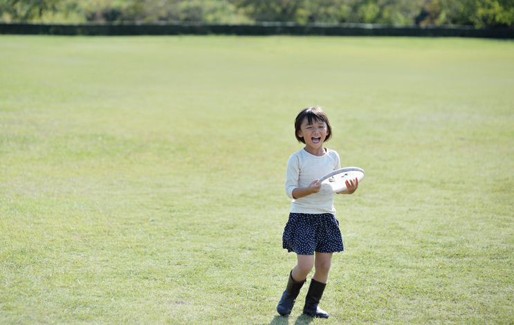 休日は家族で公園へ 親子で遊べるスポーツ7選 子育て スポーツ Melos