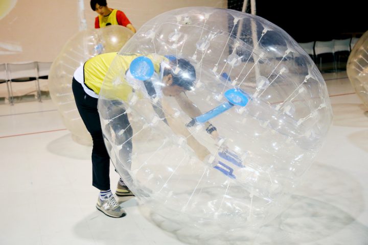 話題の新スポーツ バブルサッカーは 格闘技みたいなフットサル だった 趣味 スポーツ Melos