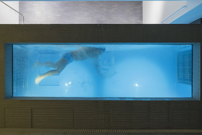 下半身が沈んだクロール