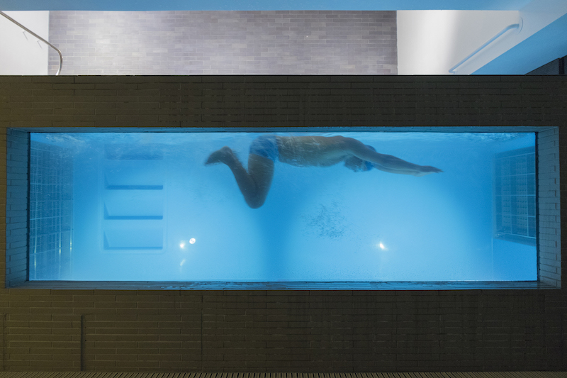 平泳ぎの足の動き