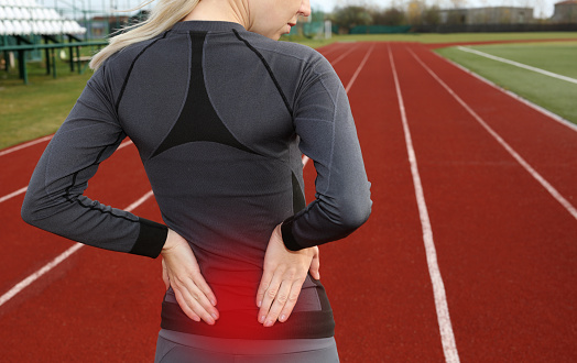 専門家が考える 腰痛 の原因 メカニズム 改善方法 スポーツと腰痛 前編 健康 トレーニング スポーツ Melos