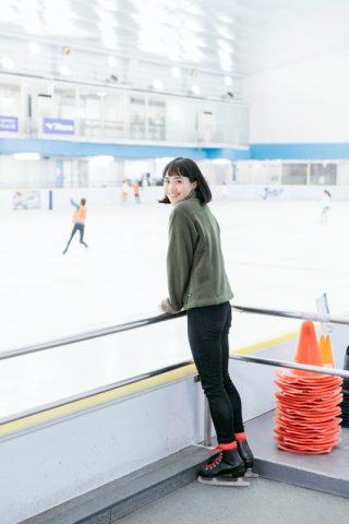 慣れないアイススケートでちょっと困りながら滑っている姿が見たい スポーツデートなう で使っていいよ 6 趣味 スポーツ Melos