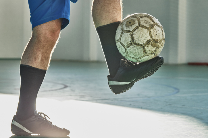 サッカーとフットサルの違いとは 人数 ルール 戦術を解説 趣味 スポーツ Melos