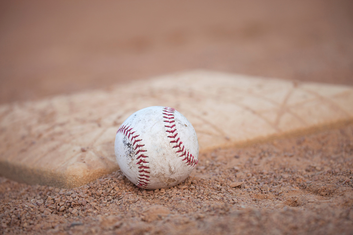 野球とソフトボールの違いとは ボール グラウンド ルールなど9つのポイントを解説 趣味 スポーツ Melos