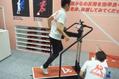 ランニングフォームのチェックに！新発想のランニングマシン「リアルラン」が登場│特集：SPORTEC 2018 #6