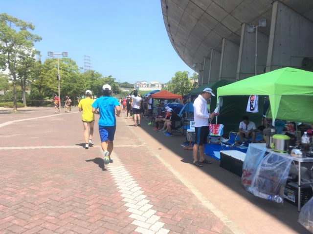 1日中走り続けるとどうなる 24時間リレーマラソン神戸大会 に参加して分かった 心身の変化とは 趣味 スポーツ Melos