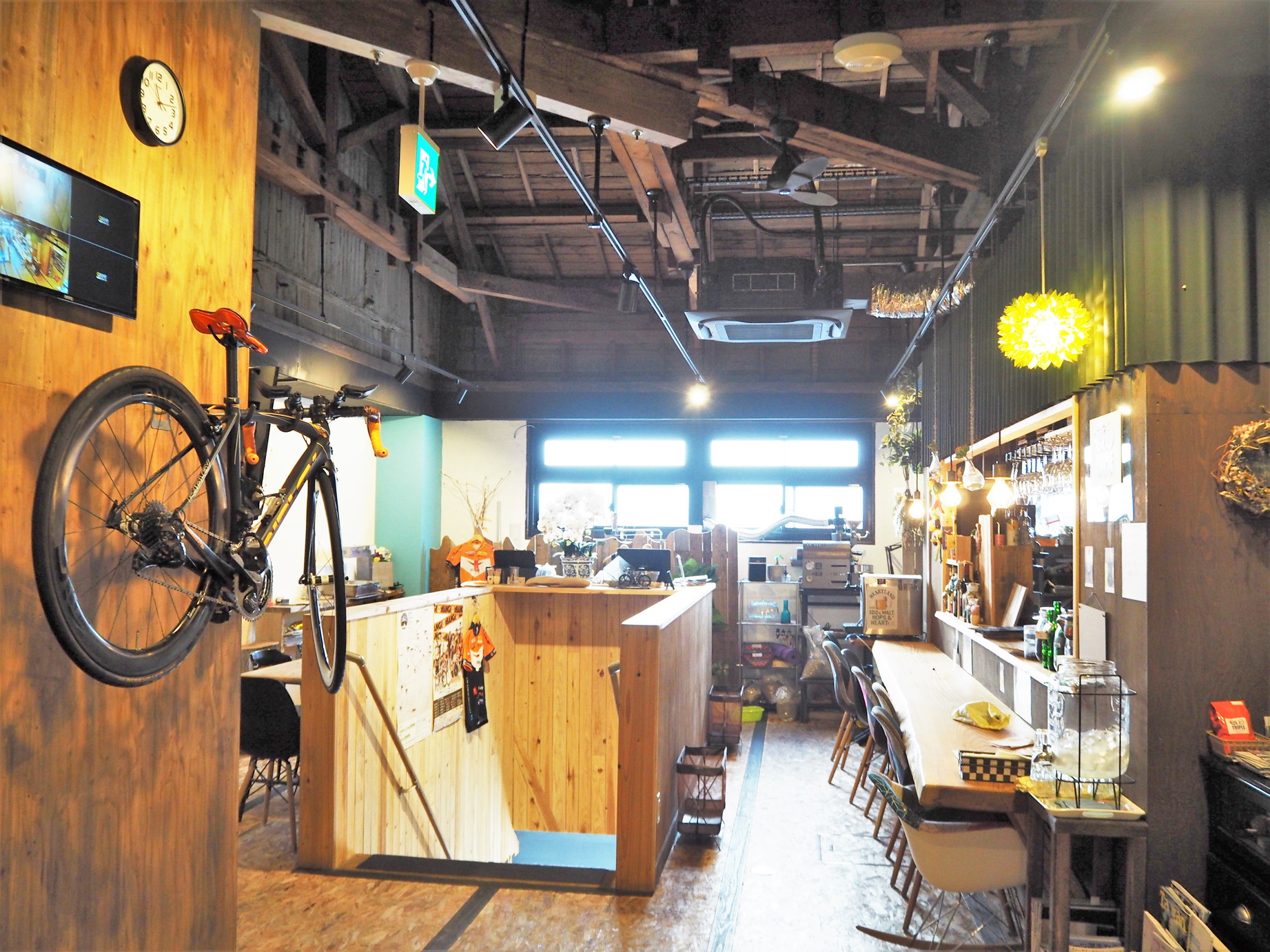 おしゃれカフェも併設 広島市のランニング バイクステーション Triple Cafe と周辺コース 趣味 スポーツ Melos