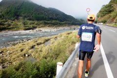 「四万十川ウルトラマラソン」が人気な理由とは？ 100kmの部を走って感じたこと（前編）