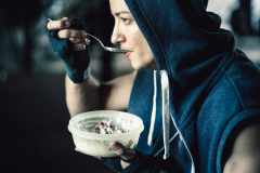 筋トレ効果を引き出す食事術。筋肉にいい食べ物は？プロテインを飲めばOK？