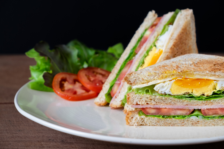 朝ラン時の朝食 いつ食べるのがベストなの おすすめのタイミングや食事メニューをランニング専門家が解説 健康 トレーニング スポーツ Melos