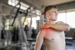 筋トレ中に起こりやすい3つの怪我「捻挫・肉離れ・オーバーユース」。原因と症状、予防方法を解説