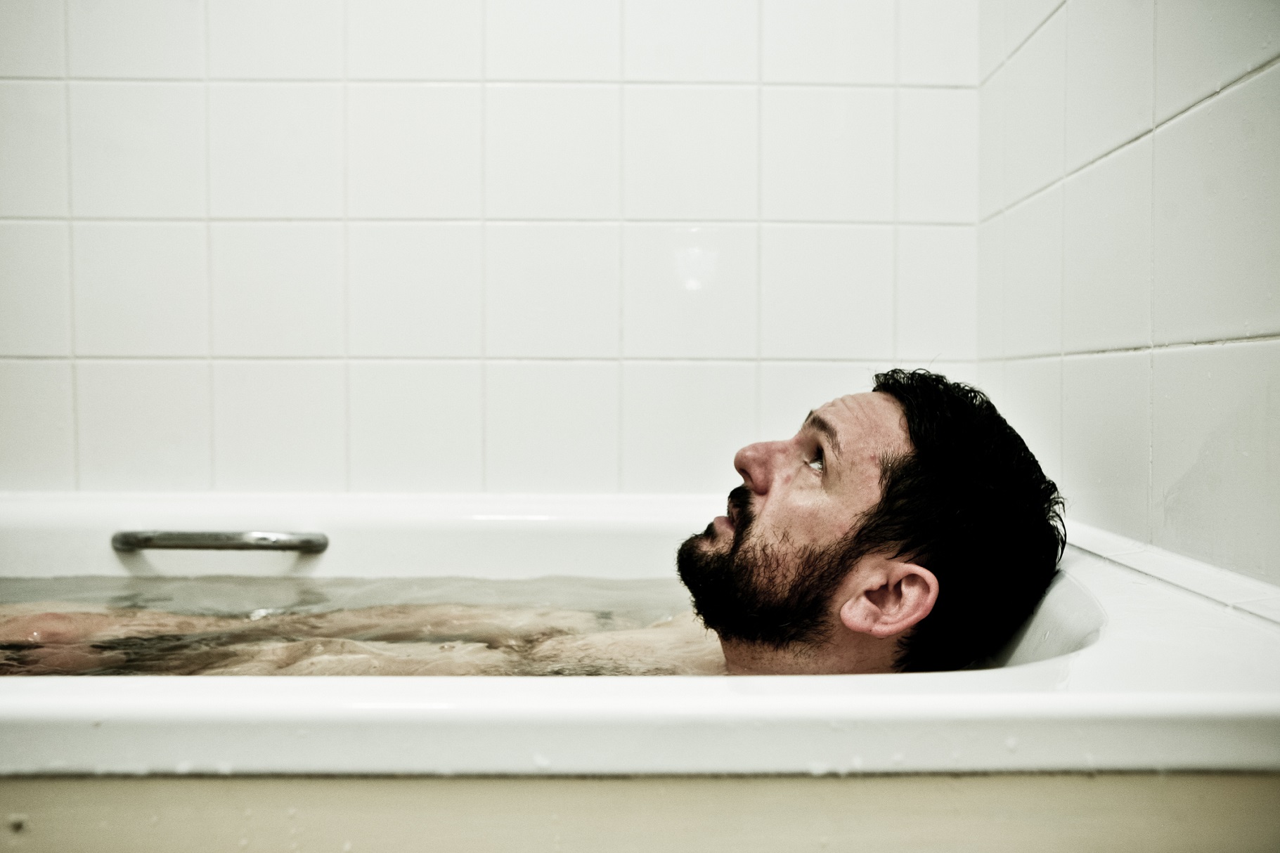 疲れがとれるお風呂の入り方とは。ポイントは「ぬるめの温度」と「寝る2時間前」 | 健康×スポーツ『MELOS』