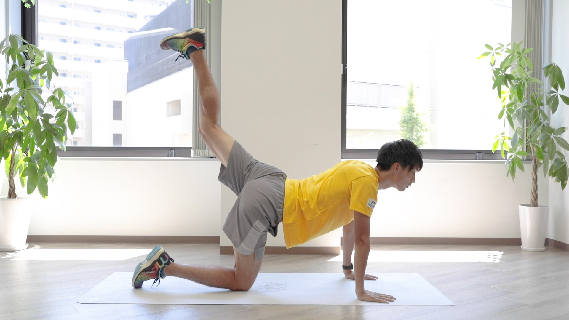 お尻を鍛える 脂肪燃焼エクササイズ バックキック の効果的なやり方 トレーニング スポーツ Melos