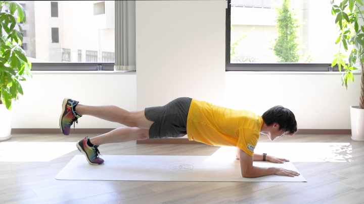 体幹トレーニング プランク の効果アップ 負荷 強度を上げるテクニック5選