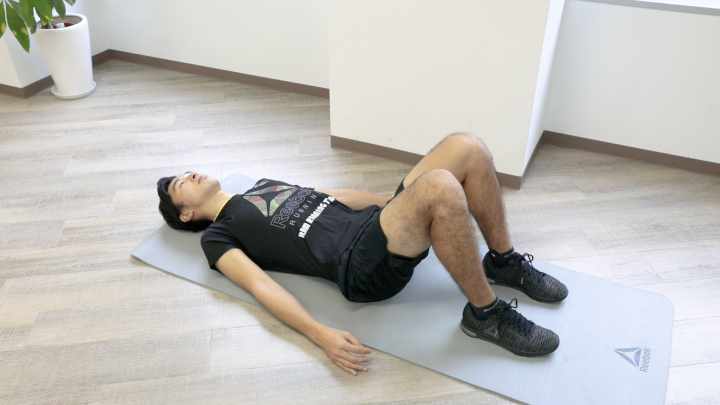 腹筋 寝ながらお腹を鍛える 脇腹に効く自宅筋トレ トレーニング スポーツ Melos