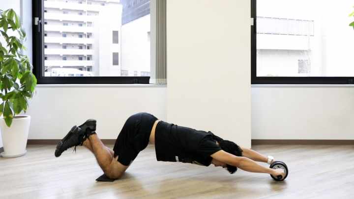 腹筋をシックスパックに割る方法 腹直筋 を効果的に鍛える筋トレメニュー トレーニング スポーツ Melos