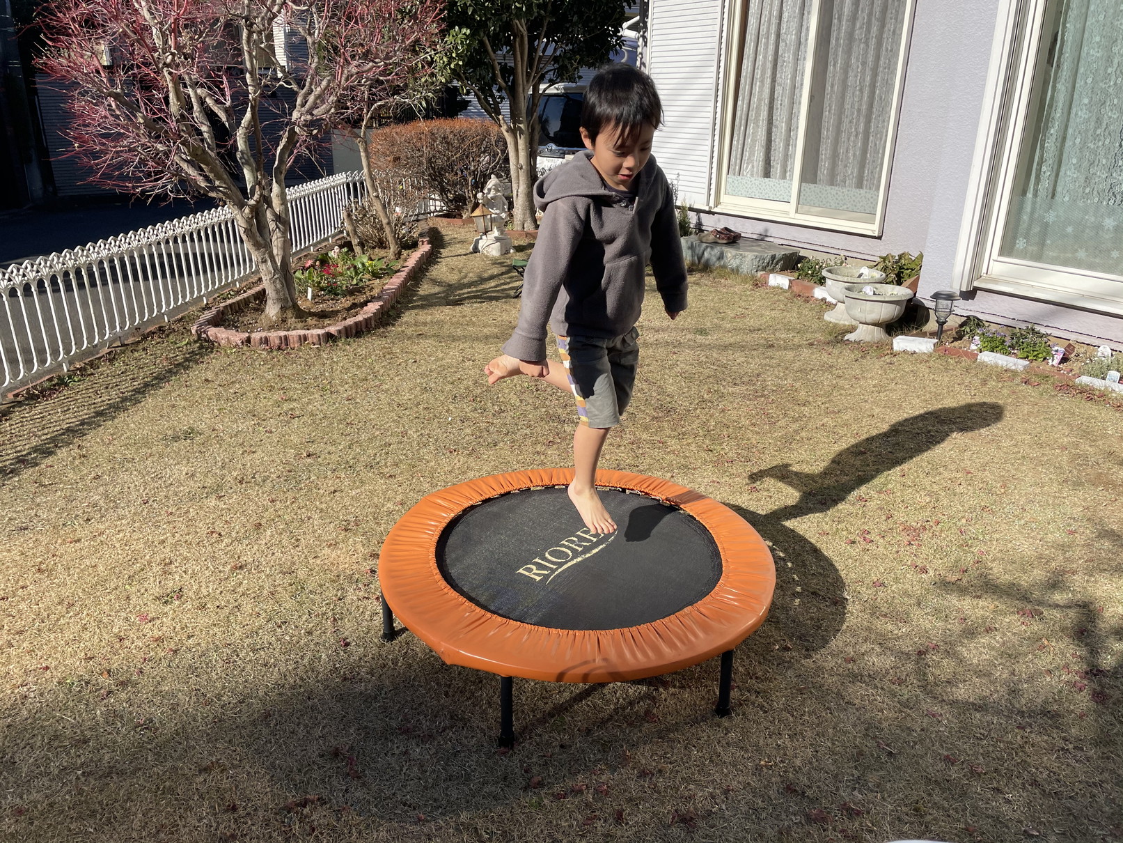 室内のダイエット運動にオススメ トランポリンエクササイズの効果とトレーニングメニュー