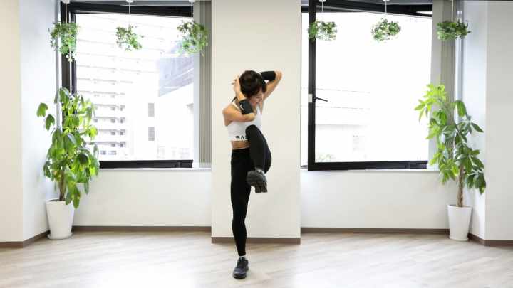 立ち腹筋 初心者におすすめ ぽっこりお腹を解消する腹筋トレーニング トレーニング スポーツ Melos