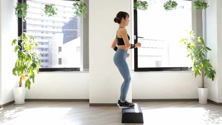 自宅で手軽に有酸素運動ダイエット 踏み台昇降 ステップ運動 の正しいやり方 トレーニング スポーツ Melos