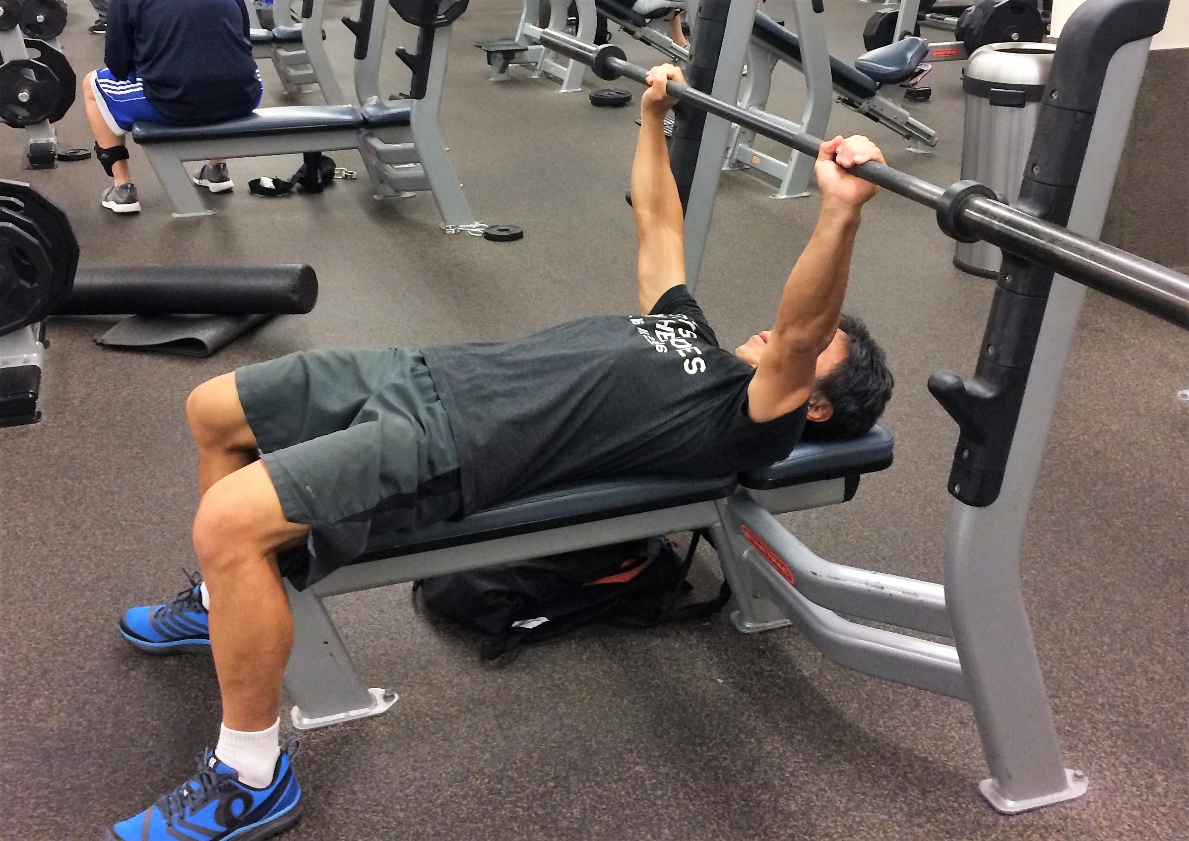 スクワットをゆっくり行う効果とは 筋トレ負荷を高める スロートレーニング