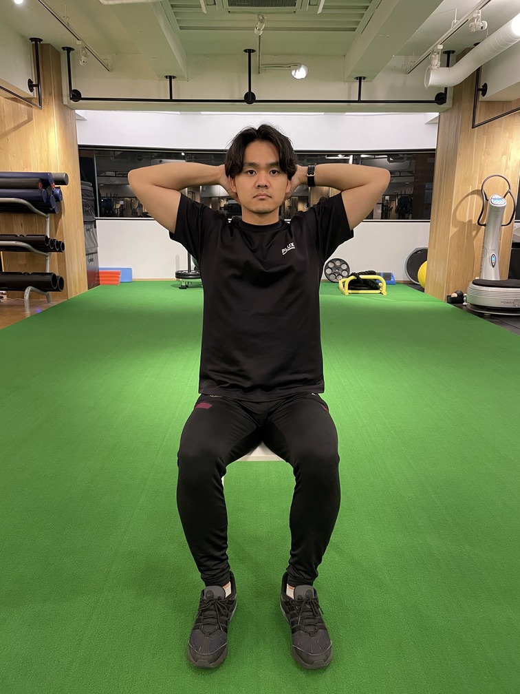 座ったまま腹筋トレーニング ポッコリお腹を引き締めるダイエット筋トレメニュー