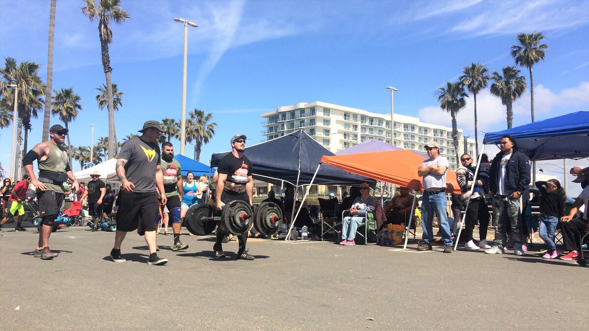 身の筋肉を鍛えるシンプルな筋トレ ファーマーズ キャリー とは トレーニング効果とやり方