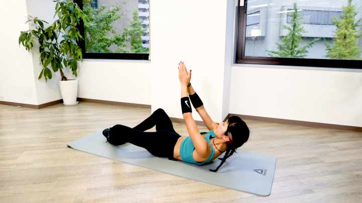 3分ダイエット カエル足エクササイズ ストレッチ お尻 内もも 腹筋に効く トレーニング スポーツ Melos