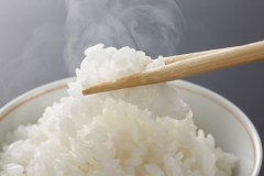 白米はダイエット向きか、否か。お米の糖質とカロリー、効果的な食べ方を探る［栄養士監修］