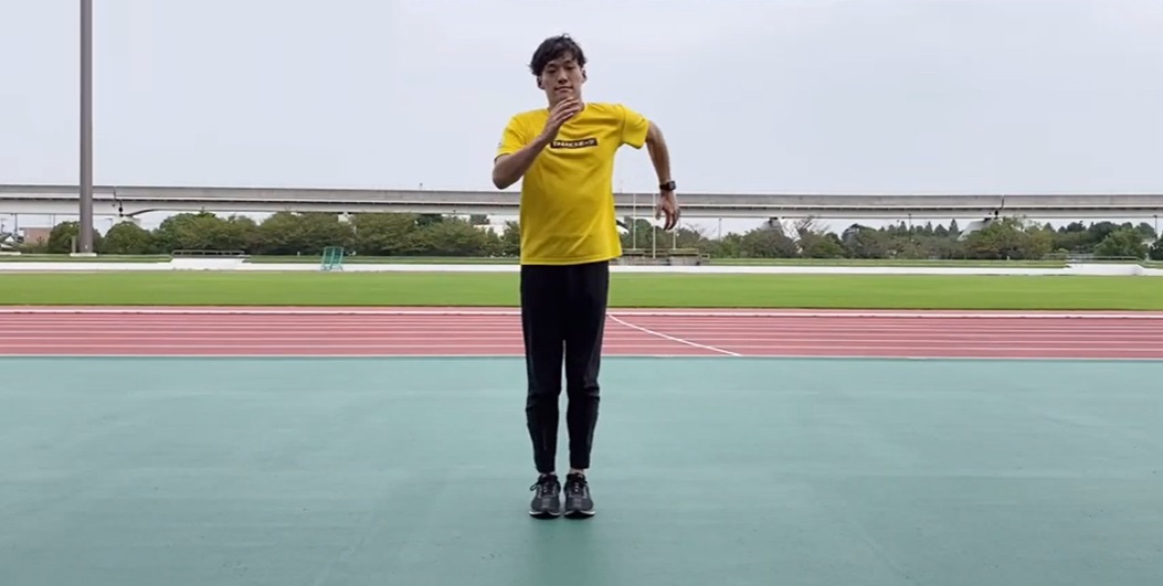 腕の下に空間ができてしまうNG例