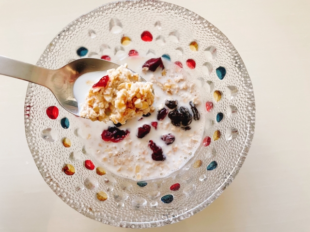 オートミールにハチミツやメープルシロップを加えたもの