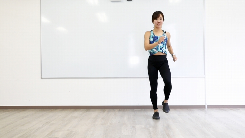 足踏みサイドステップのやり方2　反対側も行う