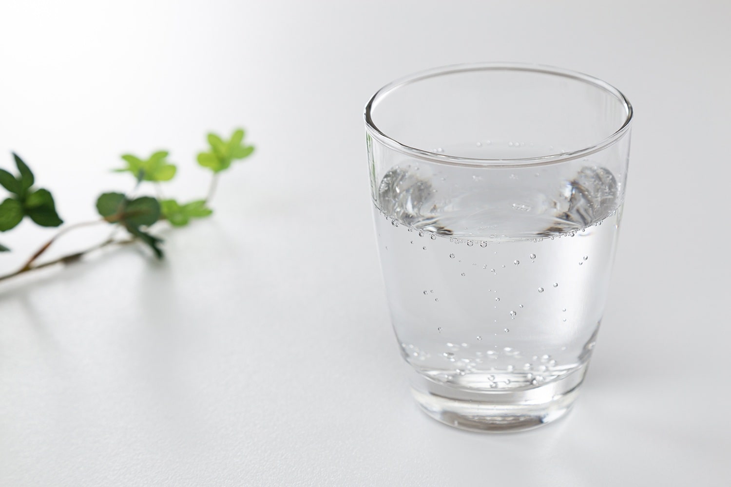 【専門家監修】水太りの原因は「水の飲みすぎ」じゃなかった!?今すぐ試したい解消法3選