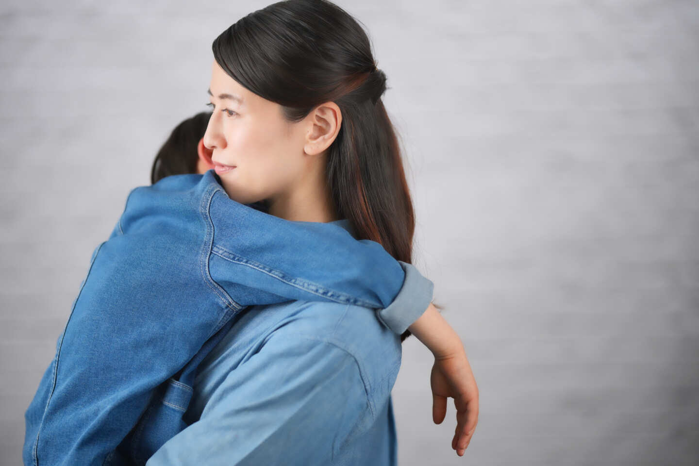 「母親からの愛情不足で育った男性」に見られる特徴とは？精神科医監修