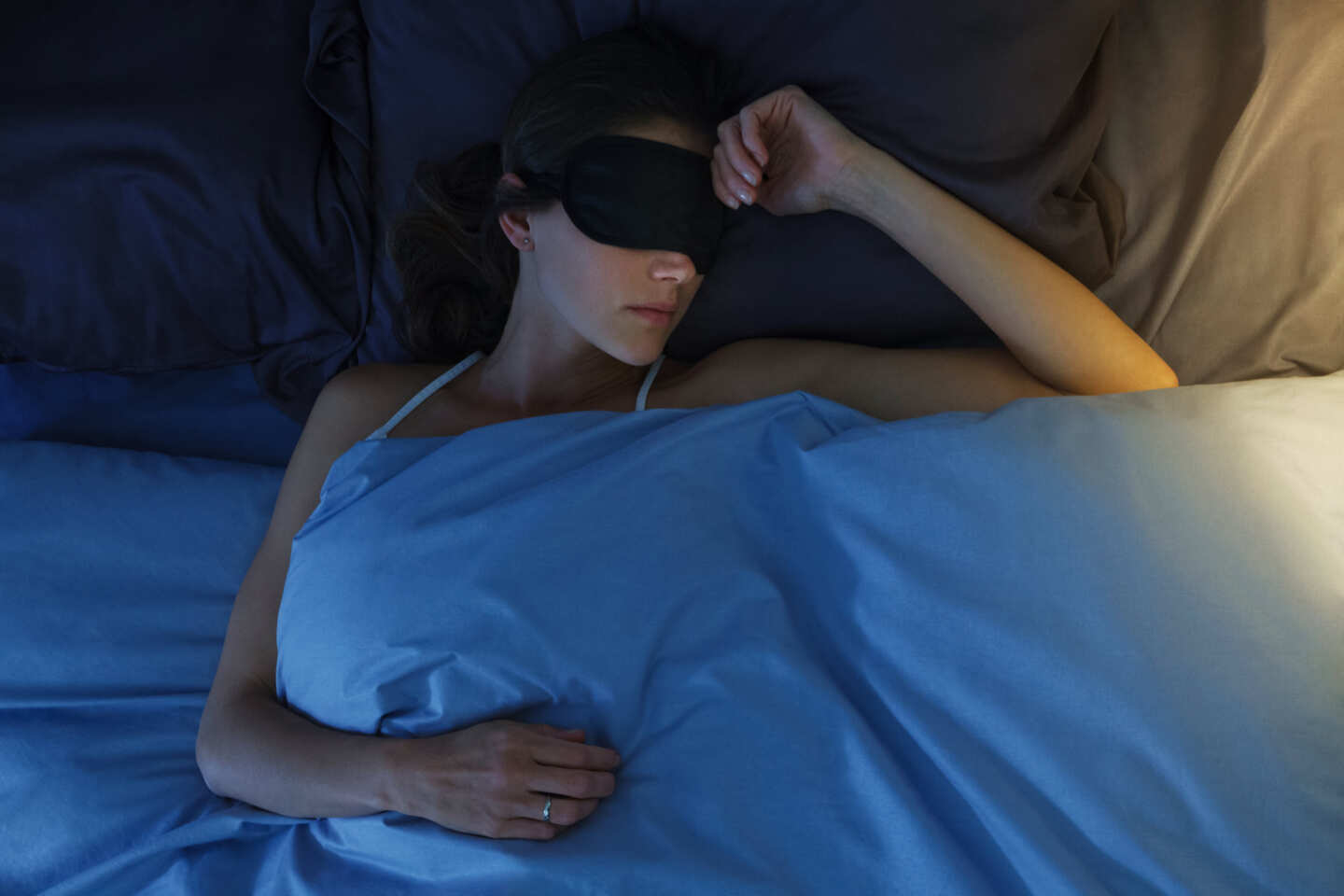 なぜ？夜中に目が覚めると異様に「怖い」と感じる理由を精神科医に聞いた
