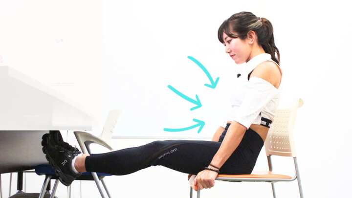 座りながら腹筋