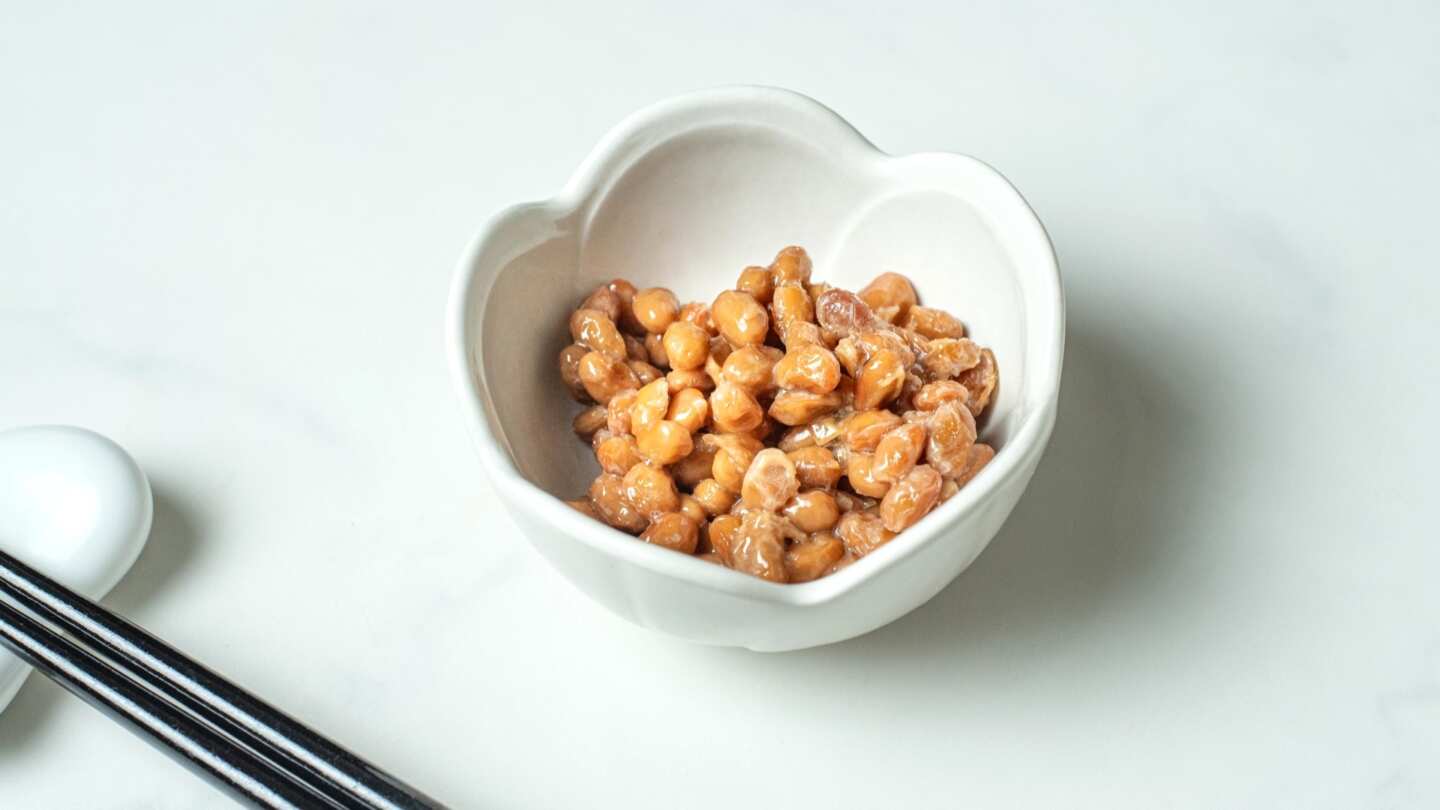 納豆は朝と夜どっちがいい？目的・悩み別おすすめの食べる時間【医師監修】