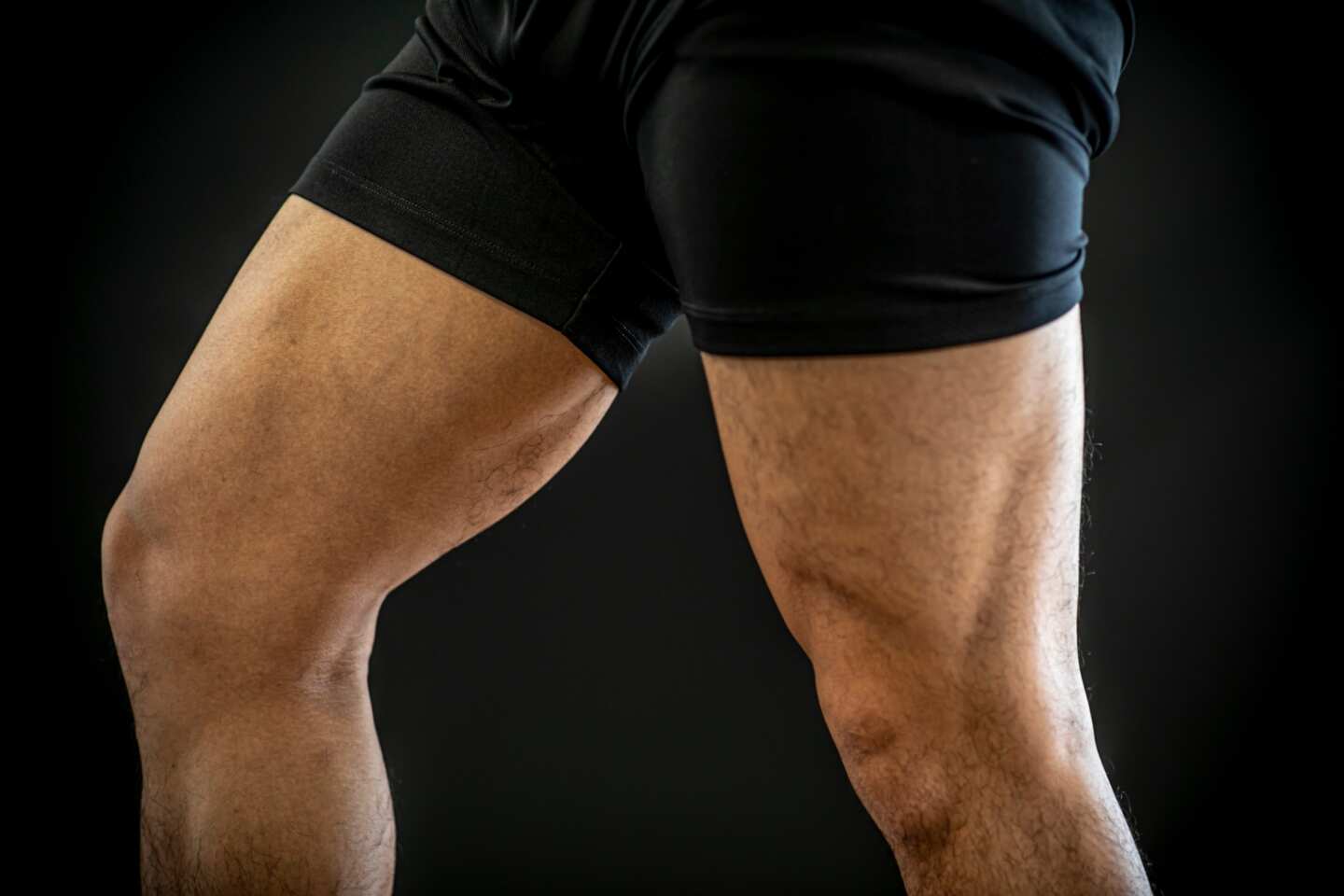 太ももの筋肉を鍛えると、どんなメリットがある？トレーナー解説！大腿四頭筋の筋トレメニュー