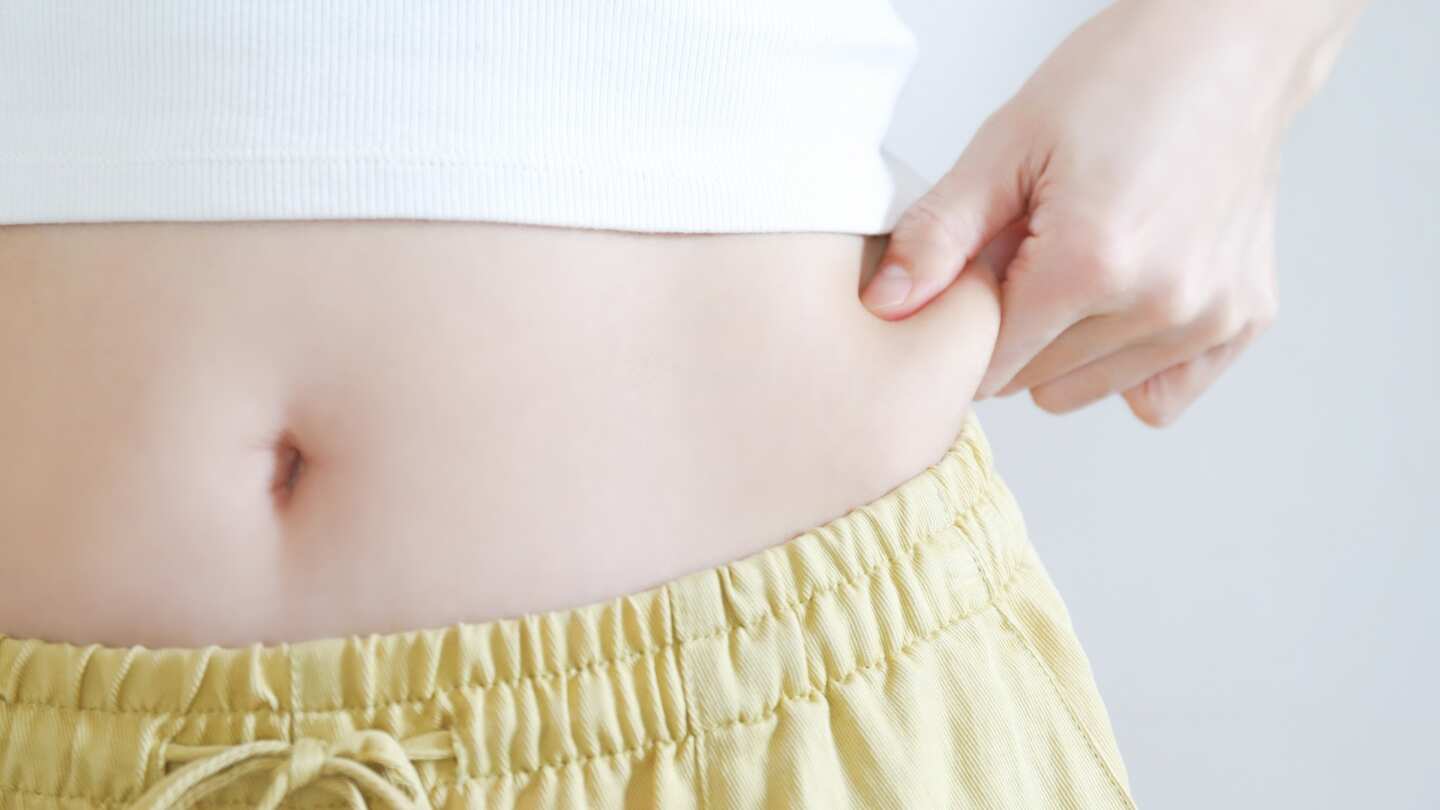 家の中で皮下脂肪を減らす！下半身筋トレ×有酸素で引き締める運動メニュー