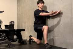 なぜ股関節は硬くなる？短期間で柔らかくするには？トレーナーが教える、柔軟性を高めるストレッチ