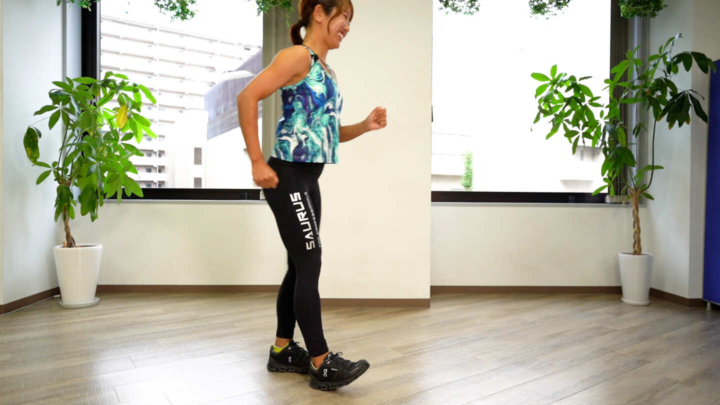 ガッチガチの足首を柔らかくする！「カカト歩き」で足首の柔軟性を高めよう