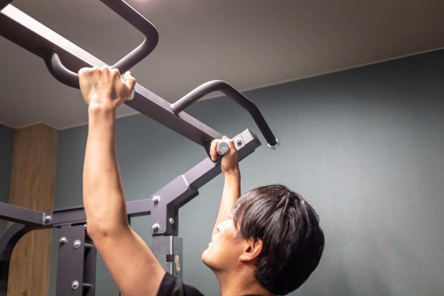 懸垂、「1日5回」でも意味ある？体に起きる変化をトレーナーが解説