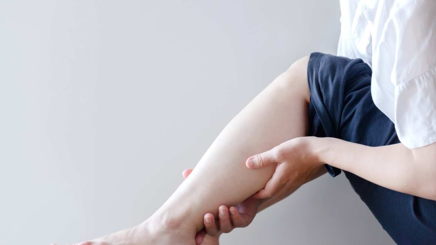 硬いふくらはぎを柔らかくする方法｜1日3分でスッキリ軽くなる簡単ストレッチ7選