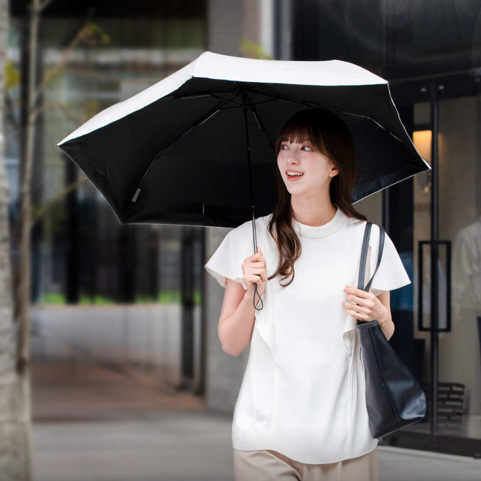 炎天下の体感温度が変わる！最大34.9℃差の「日傘」が爆売れしている理由