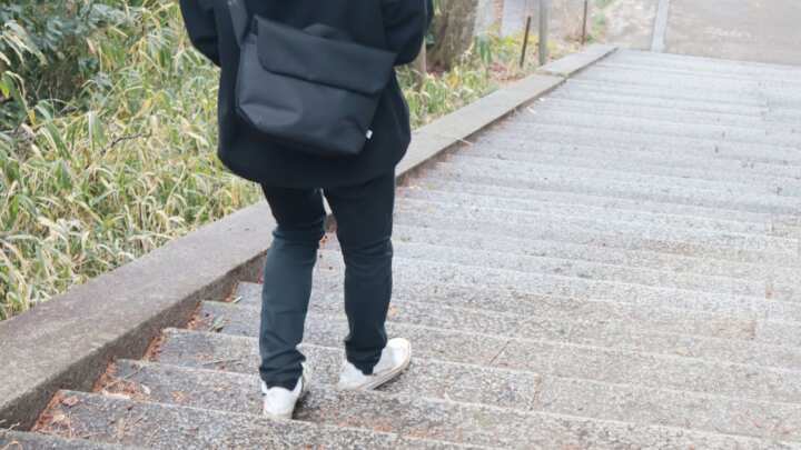 歩く