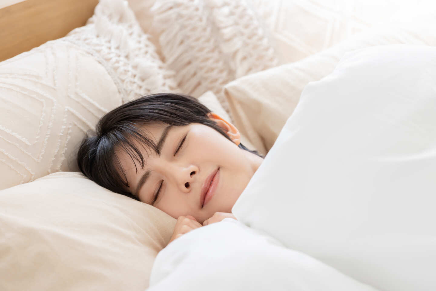 「エアコンをつけても寝苦しい」睡眠改善インストラクターが教える快眠テク