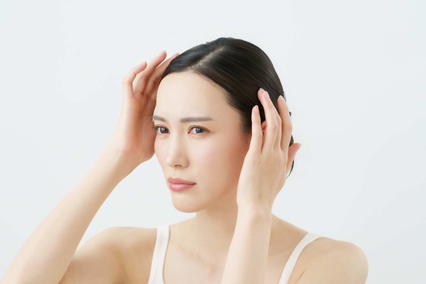 白髪が多い人は何が足りない？黒髪に戻したい人が摂るべき「最強食材」