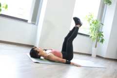 下っ腹はどう変わる？レッグレイズ（足上げ腹筋）を毎日10回続けた結果【1週間〜1ヶ月】